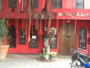 Nuestro bar-restaurante favorito La Rajdhevee.